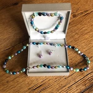 Hanora pearl necklace, earrings and bracelet set